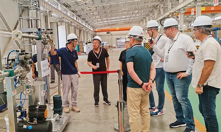 Oil Client Visits VP's Pigging System